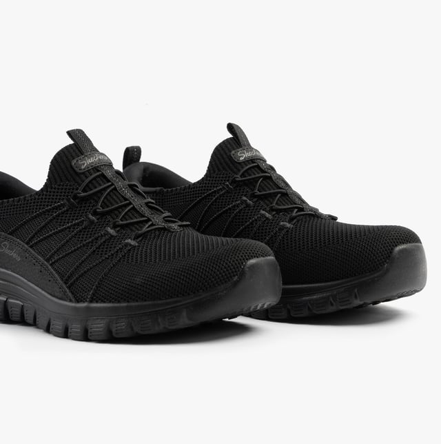 These casual low-top trainers feature a breathable synthetic and mesh upper with memory foam insoles and a rubber sole, offering comfort for everyday wear