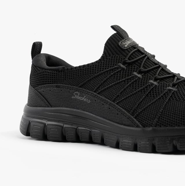 These casual low-top trainers feature a breathable synthetic and mesh upper with memory foam insoles and a rubber sole, offering comfort for everyday wear