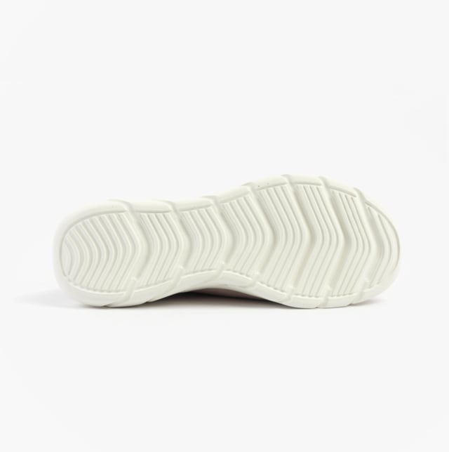 These women's low-top trainers feature synthetic leather uppers with memory foam insoles and rubber soles, offering comfort and support for activewear and casual use