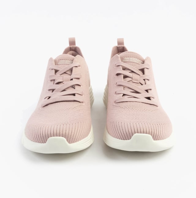 These women's low-top trainers feature synthetic leather uppers with memory foam insoles and rubber soles, offering comfort and support for activewear and casual use
