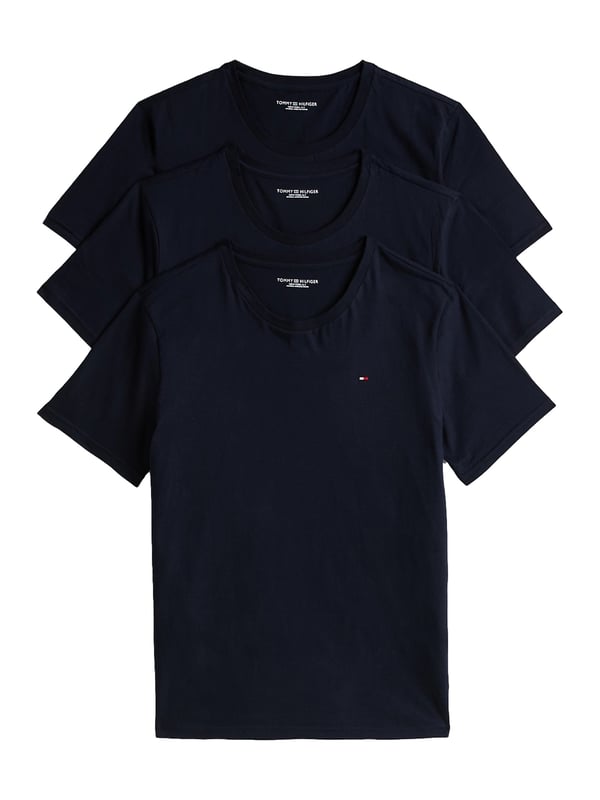 Dit 3-pack heren T-shirts zorgt voor een frisse wind in je basics - eenvoudig in ontwerp, sterk in comfort. De klassieke ronde hals en normale pasvorm zorgen voor een comfortabele pasvorm die overal bij past. Zachte materialen voelen heerlijk aan op de huid en bieden betrouwbare ondersteuning gedurende de hele dag. De korte mouwen maken dit shirt ideaal voor elk seizoen. Een klein geborduurd logo op de borst voegt een subtiel, stijlvol accent toe. Solo gedragen of onder een trui - deze shirts zijn echte allrounders. Perfect voor dagelijks gebruik, vrije tijd of als veelzijdige basis voor je outfits. Drie kleuren, één gevoel: puur comfort met een duidelijke lijn. De hoogwaardige afwerking belooft duurzaamheid en vormvastheid. Voor mannen die waarde hechten aan kwaliteit zonder franje.