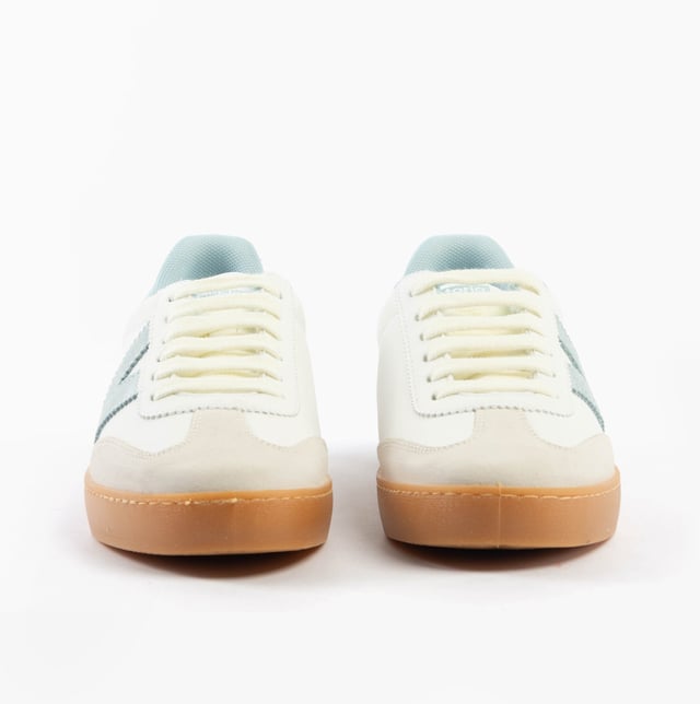 These casual women's trainers feature a leather upper, textile lining, and synthetic sole with a low heel and round toe, offering comfort and breathability for everyday wear