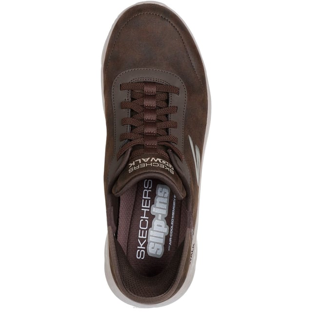 Skechers GO WALK Flex Smooth Motion Textil Herren Braune Laufschuhe Einfach in flexiblen Komfort und Stil schlüpfen mit den Hands Free Slip-ins: GO WALK Flex - Smooth Motion. Entworfen mit unserem exklusiven Fersenpolster, verfügt dieser Slip-On-Sneaker über eine Air-Cooled Memory Foam Innensohle und leichte ULTRA GO-Dämpfung.