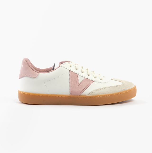 These casual women's trainers feature a leather upper, textile lining, synthetic sole, and lace-up closure. Designed for comfort and breathability, ideal for everyday casual wear