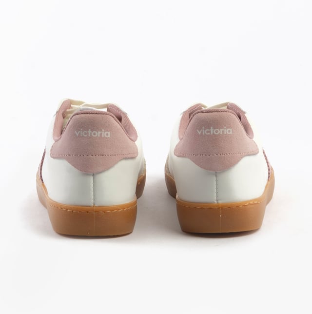 These casual women's trainers feature a leather upper, textile lining, synthetic sole, and lace-up closure. Designed for comfort and breathability, ideal for everyday casual wear