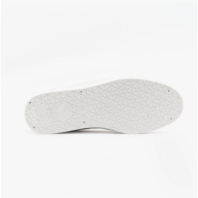 These women's platform canvas trainers feature breathable fabric uppers, a round toe, and a flat sole, offering comfort for casual wear and easy lace-up fastening