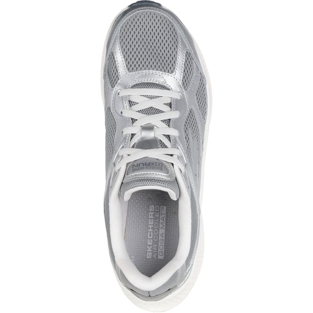 Erlebe völligen Workout-Komfort im umweltbewussten Stil mit den Skechers GO RUN Consistent 2.0 - Volt. Dieser Performance-Laufschuh mit Schnürung bietet reaktionsfähige ULTRA LIGHT-Dämpfung, effiziente M-Strike-Technologie für jeden Schritt und eine atmungsaktive Air-Cooled Goga Mat-Innensohle.