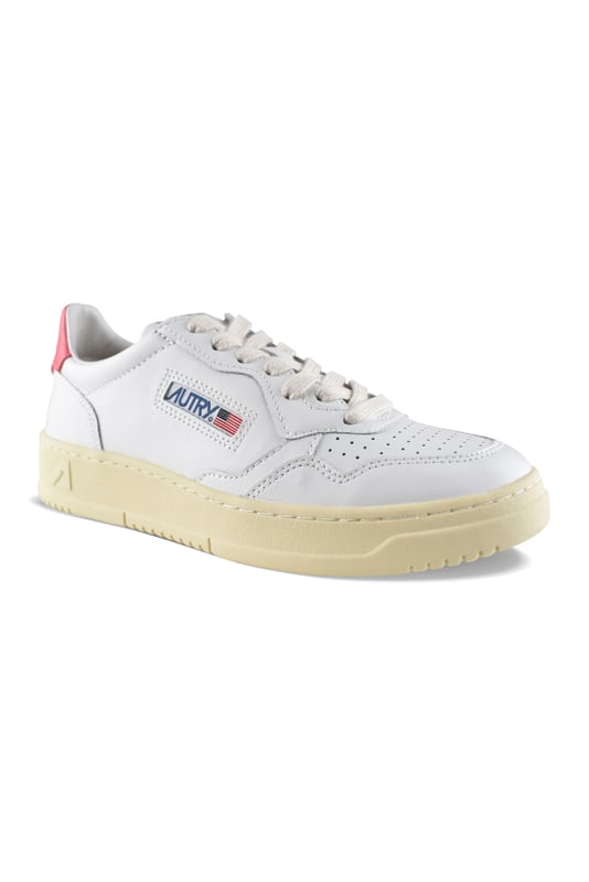 Autry Sneakers Medalist Weiß Niedrige Sneakers Autry aus weißem Leder.Logo-Patch an der Außenseite. Fersenkappe aus rosafarbenem Leder mit Logoprägung.Zunge mit Logo-Patch.Dicke Gummisohle mit vergilbtem Effekt. Verschluss mit Schnürsenkeln. Perforierte runde Zehenkappe.100% Leder.