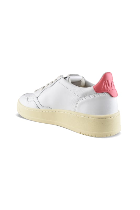 Autry Sneakers Medalist Weiß Niedrige Sneakers Autry aus weißem Leder.Logo-Patch an der Außenseite. Fersenkappe aus rosafarbenem Leder mit Logoprägung.Zunge mit Logo-Patch.Dicke Gummisohle mit vergilbtem Effekt. Verschluss mit Schnürsenkeln. Perforierte runde Zehenkappe.100% Leder.