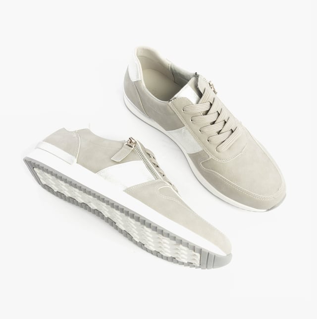 These casual women's trainers feature a textile upper and lining with a rubber sole, lightweight design, and a low-top lace-up style, perfect for everyday comfort