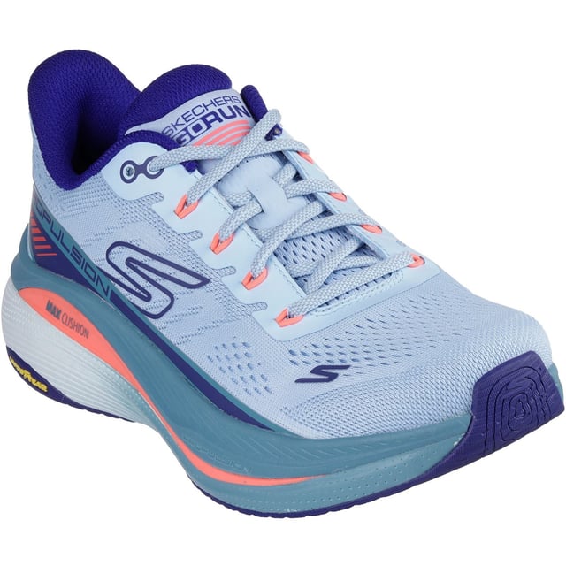 Skechers Performance Max Cushioning Propulsion Damen Sneaker Aus Textil In Hellblau/Dunkelblau Steigern Sie Ihre Leistung in ultimativem Komfort mit Skechers Max Cushioning Propulsion. Hergestellt aus recycelten Materialien, verfügt dieses vegane Laufmodell über eine außerordentlich komfortable Max Cushioning-Zwischensohle und eine rutschfeste Goodyear-Gummilaufsohle.