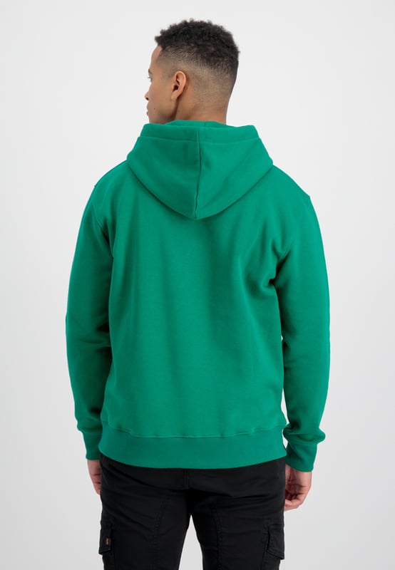 El Basic Hoodie de Alpha Industries combina estilo, comodidad y calidad. Ideal para deporte, tiempo libre o trabajo, ofrece el máximo confort y un look desenfadado. El tejido exterior de algodón y poliéster garantiza suavidad y un ajuste óptimo. Gracias al corte regular, disfrutas de libertad de movimiento. La capucha con cordón, los puños de canalé, el logo Alpha en el pecho y los detalles RBF completan el diseño. El bolsillo canguro delantero ofrece espacio de almacenamiento práctico. Acabado con perfección para las más altas exigencias.