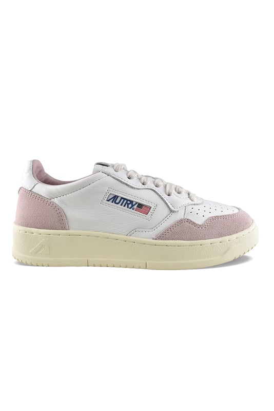 Lage sneakers Autry van wit leer en roze suède.Logopatch aan de buitenkant. Bovenwerk van wit leer met reliëflogo.Tong met logopatch.Rubberen zool met vergeeld effect. Vetersluiting. Geperforeerde ronde teen.100% leer.