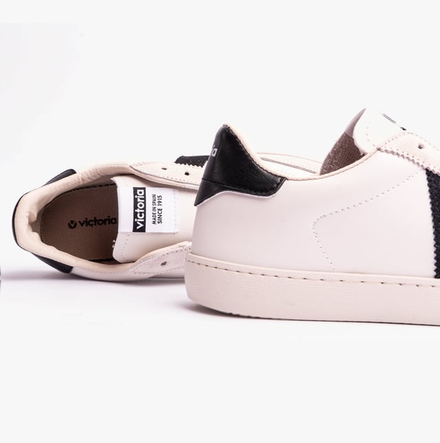 Faux leather low-top trainers with textile lining and PVC sole offer comfort and a casual style. Ideal for everyday wear with a lace-up closure and round toe shape
