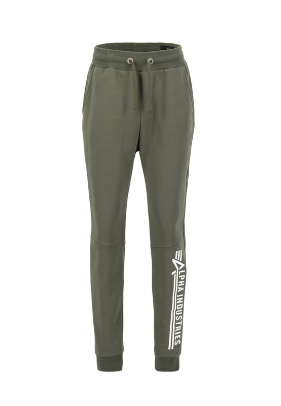 El jogger de Alpha Industries está confeccionado exclusivamente con materiales de alta calidad y cuenta con un estampado en la costura lateral izquierda, una costura de división sobre la rodilla y una etiqueta RBF en forma de lazo en el extremo de la pierna izquierda.