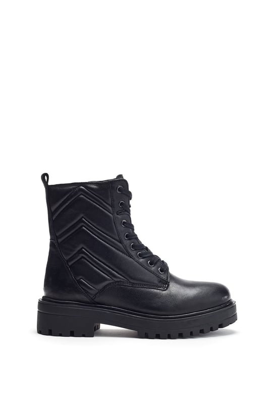 Looking for a versatile pair of leather boots? Lucca features a quilted design for a luxe feel with laces and a zip for the perfect fit.