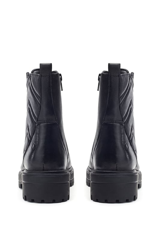 Looking for a versatile pair of leather boots? Lucca features a quilted design for a luxe feel with laces and a zip for the perfect fit.