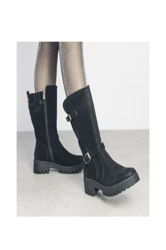 Feel your best in Farrar, the chunky boot with a double buckle design. The added elastic panel provides extra stretch to the fit whilst the zip ensures easy foot entry. Perfect for the cooler months, Farrar features faux fur lining for extra warmth. Complete with a soft padded leather sock for comfort all day long.