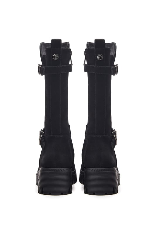Feel your best in Farrar, the chunky boot with a double buckle design. The added elastic panel provides extra stretch to the fit whilst the zip ensures easy foot entry. Perfect for the cooler months, Farrar features faux fur lining for extra warmth. Complete with a soft padded leather sock for comfort all day long.