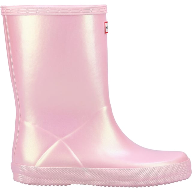 Handcrafted using a unique process exclusive to Hunter, the shimmering Kids First Nebula Boot is perfect for puddle splashing. A flat sole and rounded toe gives little feet room to move and the soft cotton lining ensures complete comfort.