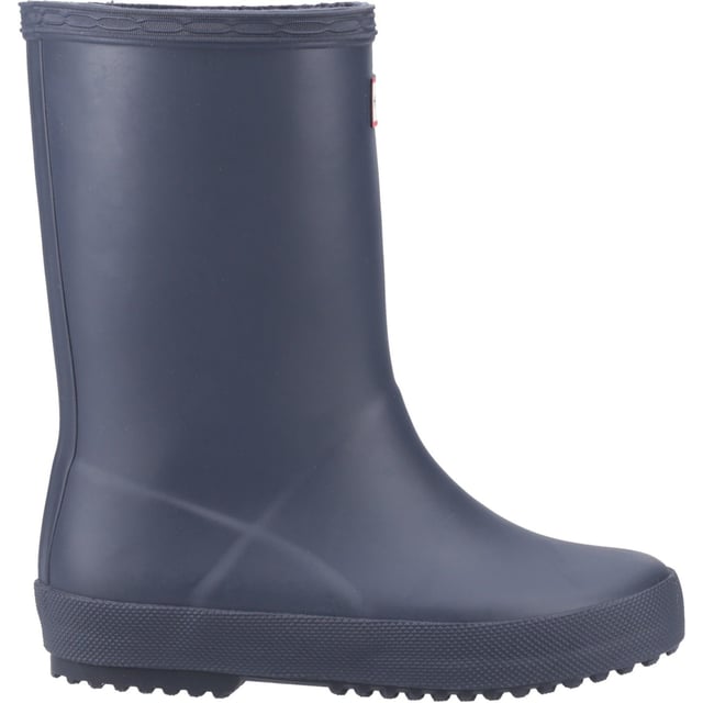 The Kids First Classic Rain Boot is perfect for puddle splashing. Handcrafted from natural rubber, a flat sole and rounded toe gives little feet room to move and the updated 100% recycled polyester lining ensures comfort for every adventure.
