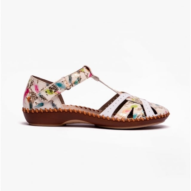 These lightweight Mary Jane shoes feature a synthetic upper, leather/synthetic lining, wide fit, and flat heel, ideal for casual wear and easy to slip on with touch fasten closure