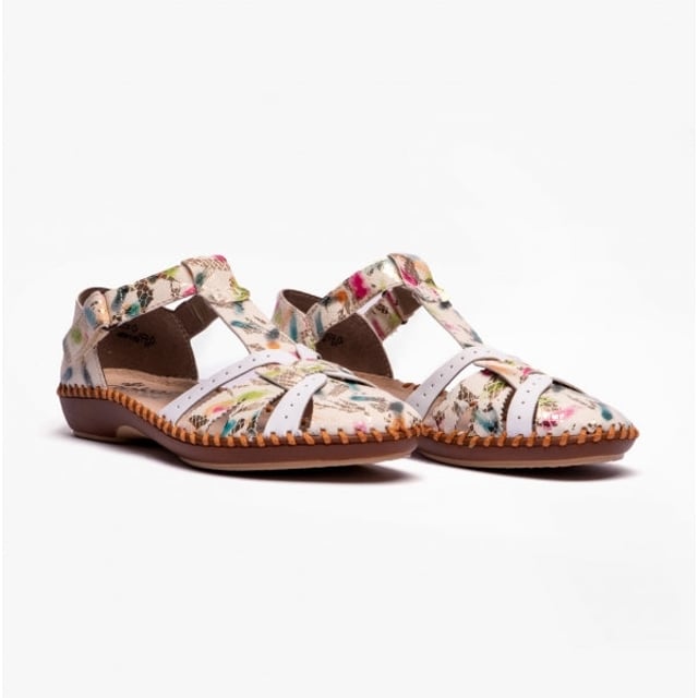These lightweight Mary Jane shoes feature a synthetic upper, leather/synthetic lining, wide fit, and flat heel, ideal for casual wear and easy to slip on with touch fasten closure
