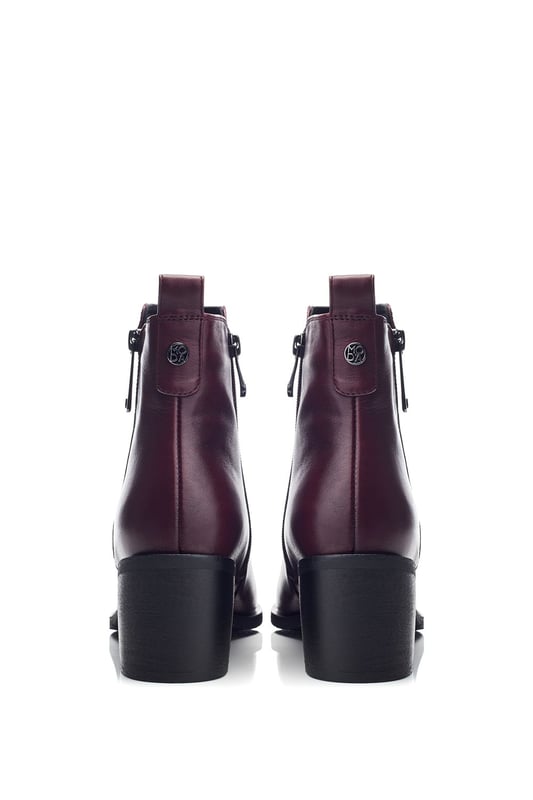 Perfect your look in Perth, the classic ankle boot combining simplicity and sophistication. This style features a pointed toe design with a zip fastening for effortless foot entry and a block heel for added height.