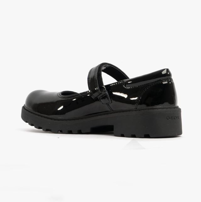These girls' Mary Jane shoes feature a synthetic upper, fabric lining, and rubber sole with a flat heel. Shower-proof and easy to fasten, ideal for casual wear