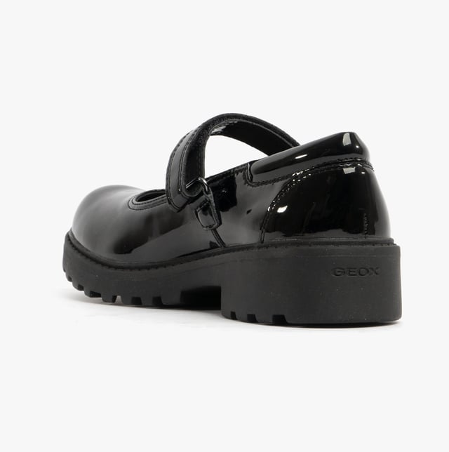 These girls' Mary Jane shoes feature a synthetic upper, fabric lining, and rubber sole with a flat heel. Shower-proof and easy to fasten, ideal for casual wear