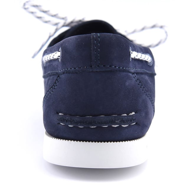 The womens Authentic Original 1-Eye Boat Shoe offers a timeless look anchored in the traditions of coastal style. This classic boat shoe features a luxurious leather upper, with refined copper eyelets, traditional moccasin stitching and rawhide laces