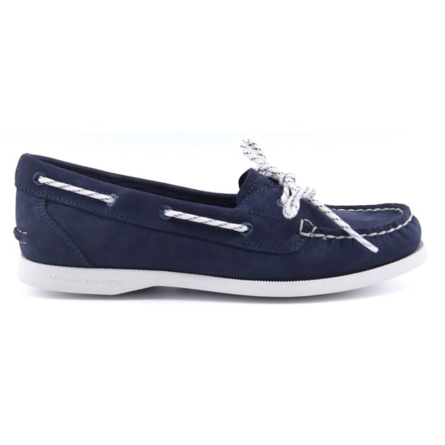 The womens Authentic Original 1-Eye Boat Shoe offers a timeless look anchored in the traditions of coastal style. This classic boat shoe features a luxurious leather upper, with refined copper eyelets, traditional moccasin stitching and rawhide laces