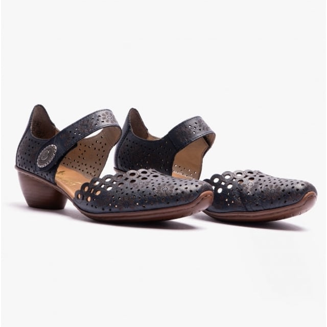 These lightweight Mary Jane shoes feature coated leather uppers, synthetic lining, a flat heel, and a touch fasten for easy wear, ideal for casual occasions