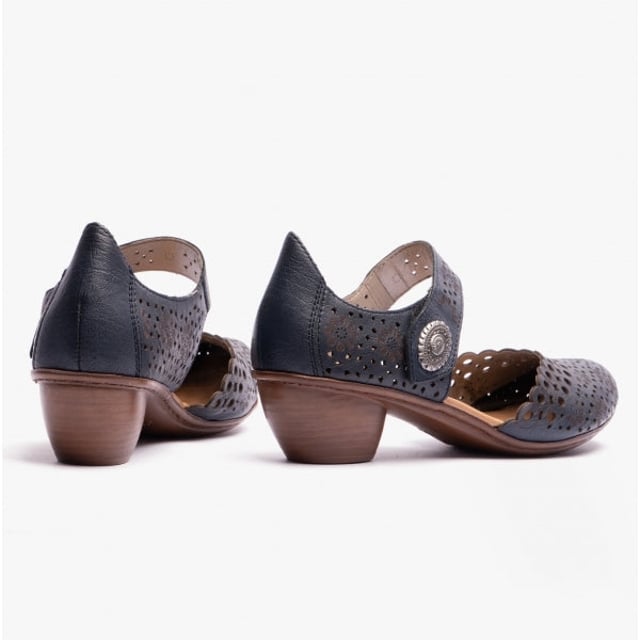 These lightweight Mary Jane shoes feature coated leather uppers, synthetic lining, a flat heel, and a touch fasten for easy wear, ideal for casual occasions