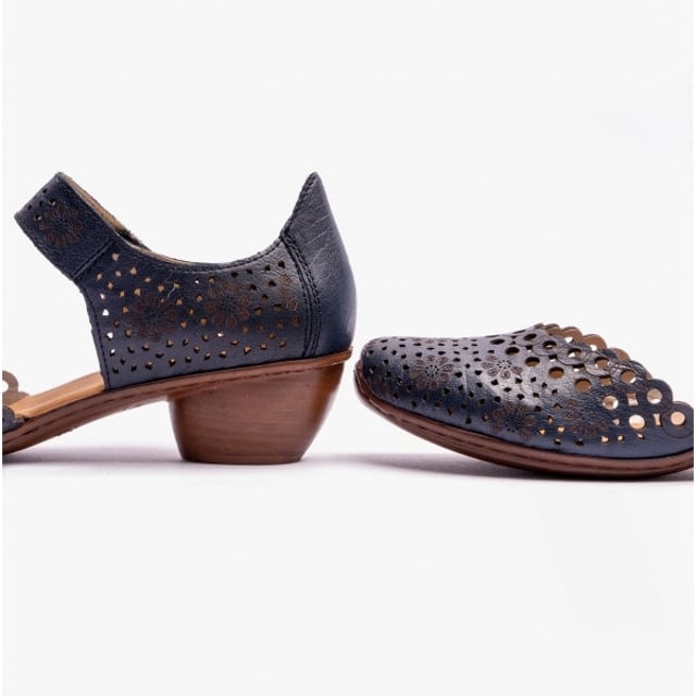 These lightweight Mary Jane shoes feature coated leather uppers, synthetic lining, a flat heel, and a touch fasten for easy wear, ideal for casual occasions