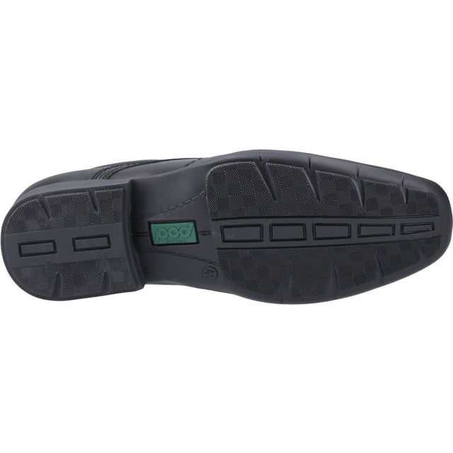 ANGUS features a moccasin front and prominent seams for a crafted look that achieves both style and comfort. A durable TPR sole provides flexibility and grip, whilst the padded collar provides extra comfort.