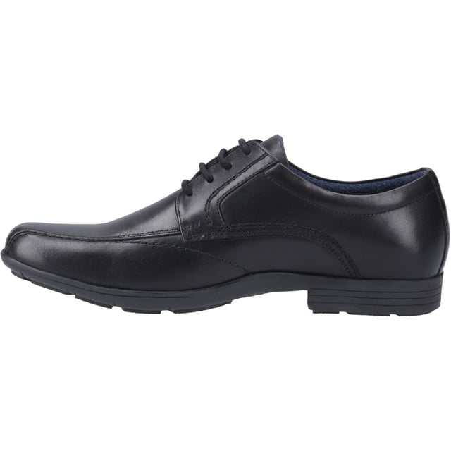 ANGUS features a moccasin front and prominent seams for a crafted look that achieves both style and comfort. A durable TPR sole provides flexibility and grip, whilst the padded collar provides extra comfort.