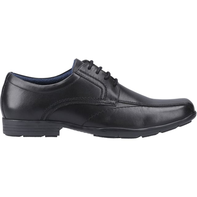 ANGUS features a moccasin front and prominent seams for a crafted look that achieves both style and comfort. A durable TPR sole provides flexibility and grip, whilst the padded collar provides extra comfort.
