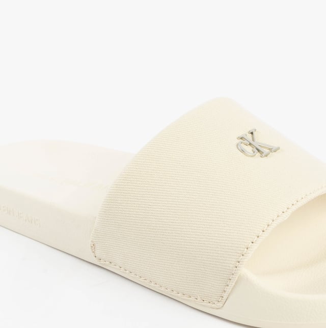 These women's sliders feature a cotton upper, polyester lining, and lightweight EVA sole. Designed for comfort and casual wear, they are slip-on with a flat heel for easy all-day use