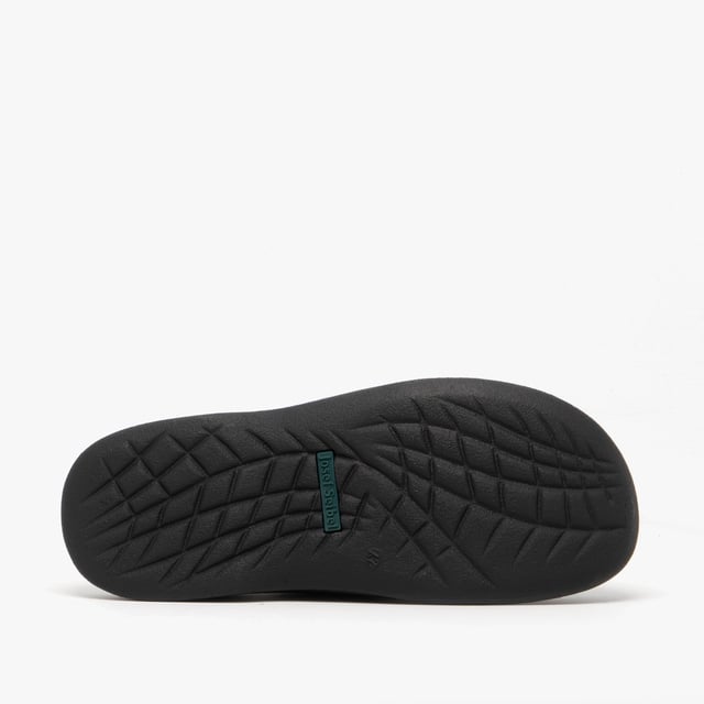 These men's leather mules feature a breathable textile lining, round toe, and flat polyurethane sole. Designed for comfort, they are easy slip-on casual footwear suitable for everyday wear