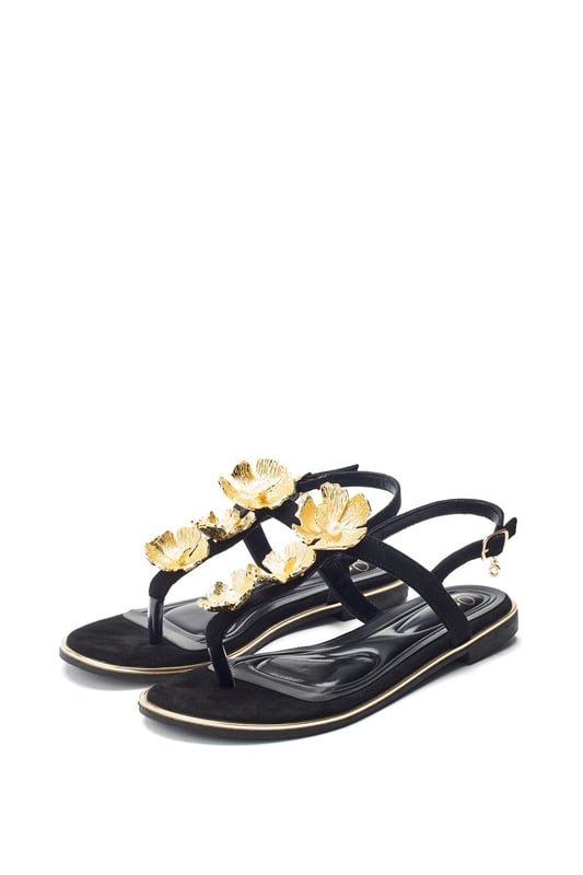 Dress to impress with Jewelle. This style features floral embellishments, beautifully leaning into the floral trend, perfect for elevating any look this season. Jewelle is a great option for those who prefer a flat style whilst staying glamourous. The leather lining ensures all-day comfort.