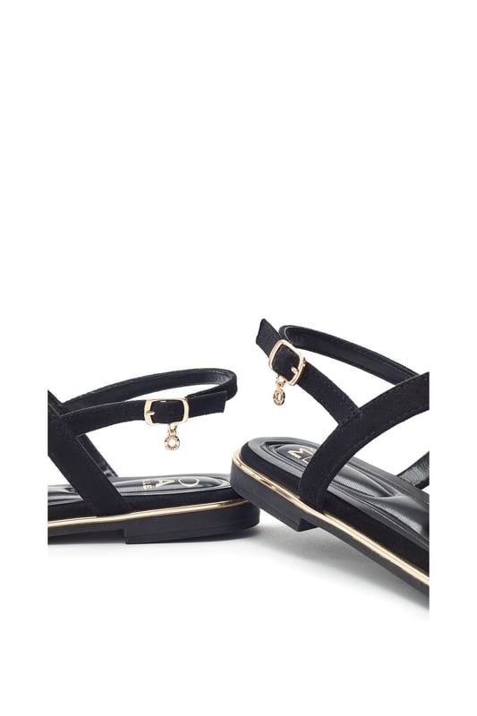 Dress to impress with Jewelle. This style features floral embellishments, beautifully leaning into the floral trend, perfect for elevating any look this season. Jewelle is a great option for those who prefer a flat style whilst staying glamourous. The leather lining ensures all-day comfort.