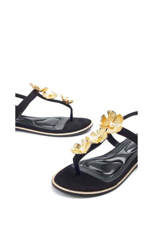 Dress to impress with Jewelle. This style features floral embellishments, beautifully leaning into the floral trend, perfect for elevating any look this season. Jewelle is a great option for those who prefer a flat style whilst staying glamourous. The leather lining ensures all-day comfort.