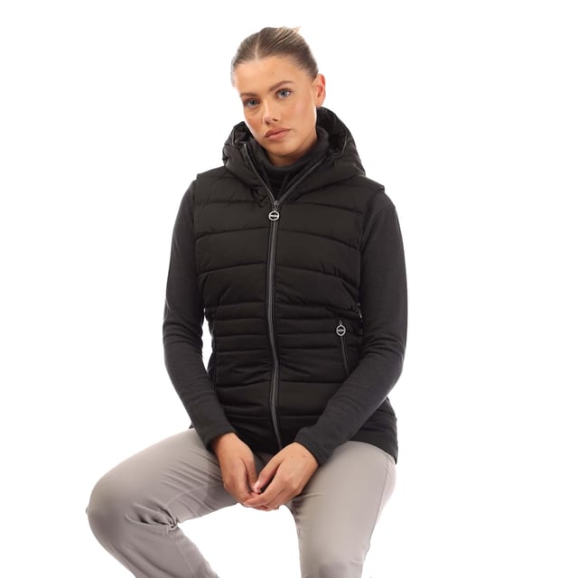 100% Polyester. Vulling: Gerecycleerd. Stof: Glans, Keper. Ontwerp: Badge, gewatteerd. Stoftechnologie: Hoge warmte, isolerend, douchebestendig, waterafstotend. Kinbeschermer, Versierde ritstrekker, Binnenritsbeschermer, Laag Bulkvulling. Halslijn: Kap, staande kraag. Mouwtype: Mouwloos. Eigenschappen van de kap: Gegroeid op de kap. Zakken: 2 Zijzakken, Rits. Sluiting: Ritssluiting vooraan. 10 VK: 34 in.