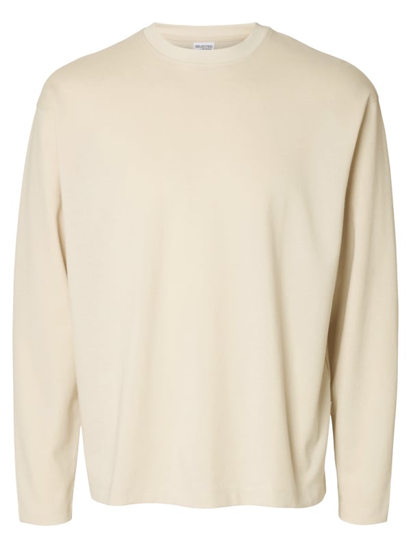 Dieses Herren-Longsleeve überzeugt mit einer lockeren Passform und einem modernen Look. Das weiche Feinstrickgewebe bietet dir hohen Tragekomfort und ein angenehmes Hautgefühl – ideal für jeden Tag. Der klassische Rundhalsausschnitt sorgt für eine zeitlose Optik. Überschnittene Schultern unterstreichen den entspannten Stil und bieten optimale Bewegungsfreiheit. Dank seines luftigen Schnitts eignet sich das Longsleeve perfekt für den angesagten Layering-Style. Das gewebte Label innen bleibt dezent und hochwertig. Vielseitig kombinierbar – ob unter einer Jacke, einem Hemd oder solo getragen. Ein Must-have für moderne Casual-Outfits. Die hochwertige Verarbeitung sorgt für langlebige Qualität. Dein stilvoller Begleiter für entspannte Looks.
