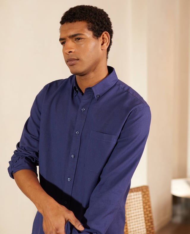 Staying cool during the summer months is no easy task, however our linen-blend shirt is here to help. Ideal for low-key dinners and after-work drinks, it pairs perfectly with pleat front chinos and tan leather loafers. 55% linen / 45% cotton. Blending the cotton with linen gives a less crumpled look than pure linen. Generously proportioned classic fit. Split yoke, long tails, chest pocket. Floral trim in back neck.