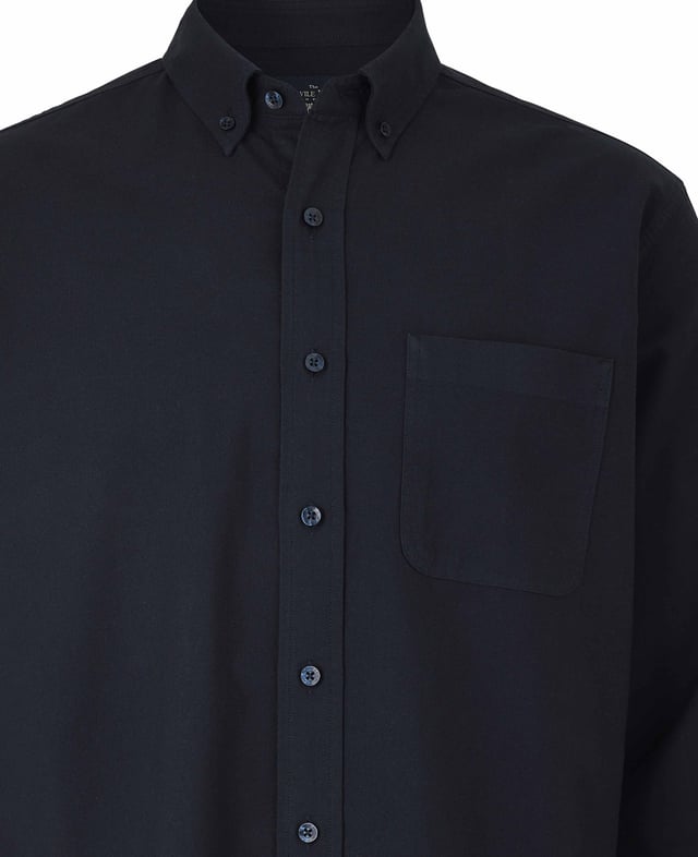 Our casual shirts are expertly designed with a strong focus on comfort and exceptional fit - so you're bound to reach for them time and time again. This timeless Oxford style is cut from BCI cotton and topped with a classic button-down collar. 100% BCI cotton pinpoint, hardwearing and supple. Generously proportioned classic fit. Button down collar. Twin needled to strengthen seams. Split yoke, long tails, chest pocket. Single cuff also available in short sleeves. Machine washable at 40°C. Shirt is presented in fully recyclable packaging.