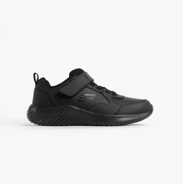 The boys' casual trainers feature a synthetic upper, textile lining, and rubber sole. Lightweight and comfortable with a low-top design, ideal for everyday wear