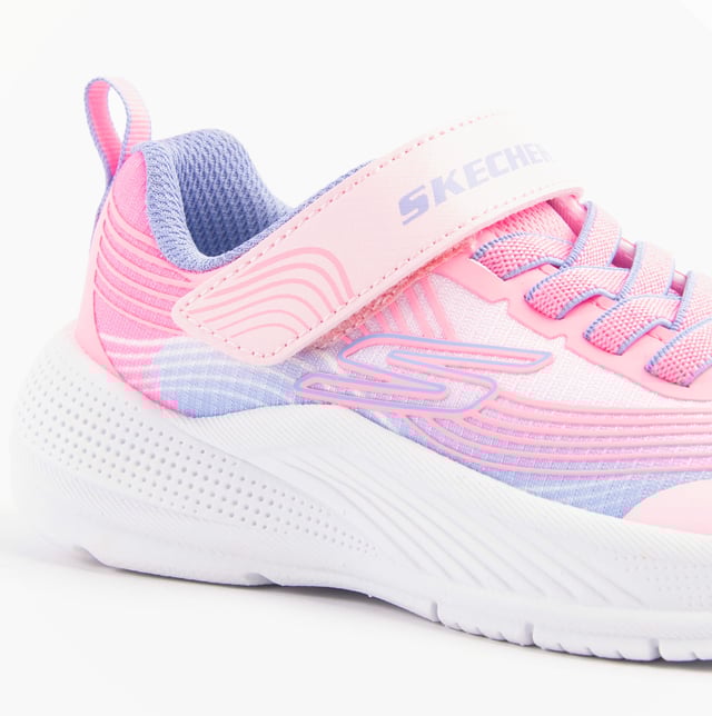 These girls' casual trainers feature a synthetic and mesh upper with a lightweight rubber sole, round toe, and low-top design, offering comfort and ease for everyday wear