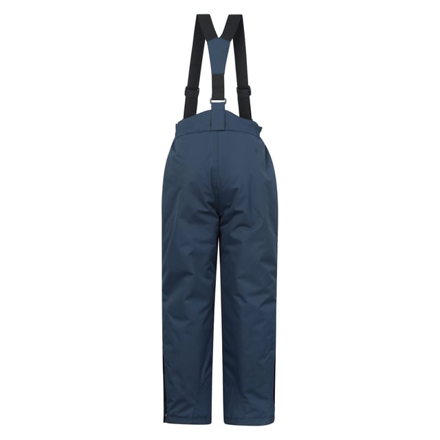 100% Polyester. Voering: Fleece. Zakken: 2 Ritszakken, 2 Zijzakken. Enkelritsen, Riemlussen, Gedeeltelijk Elastisch, Snowskirt. Sluiting: Knoop, volledige rits, drukknoopsluiting. Stof Technologie: DWR Finish, Sneeuwbestendig, Waterafstotend. Manchet: Elastisch, Aanrakingslipje. Ontwerp: Gedrukt. Kap Kenmerken: Aannaaien.